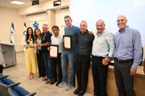 הענקת כתבי מינוי ומגיני הוקרה לחברי ועד עובדי המדינה בבית ההסתדרות בחיפה