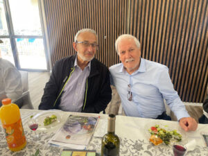 מר חיים כהן יו"ר הפדרציה היהודית ועו"ד יוסף גילאור יונה יהב מתחייב: אקרא שכונה בחיפה על-שם ג'ו ביידן ראש העיר החדש-ישן השתתף בטקס הרמת כוסית לפסח בבית הספרדי ∙ גם יו"ר הפדרציה הספרדית העולמית בישראל, חיים כהן, לקח חלק באירוע ∙ עו"ד יוסף גילאור יו"ר ועד העדה היהודית הספרדית בחיפה, צילום יח"צ